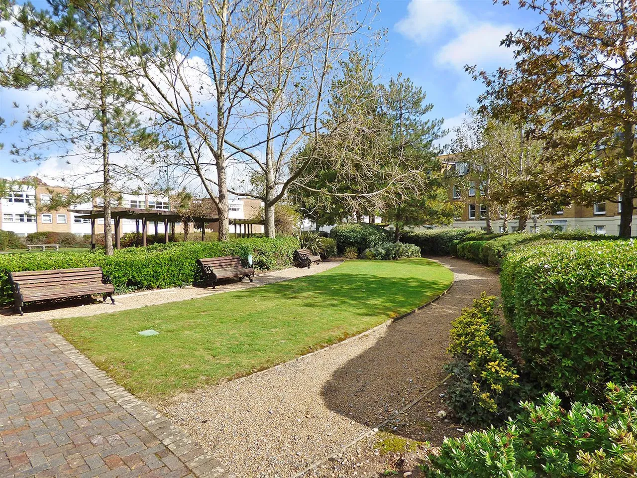 Beach Crescent, Littlehampton, photo 23