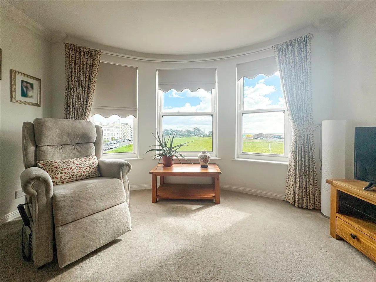 Beach Crescent, Littlehampton, photo 4