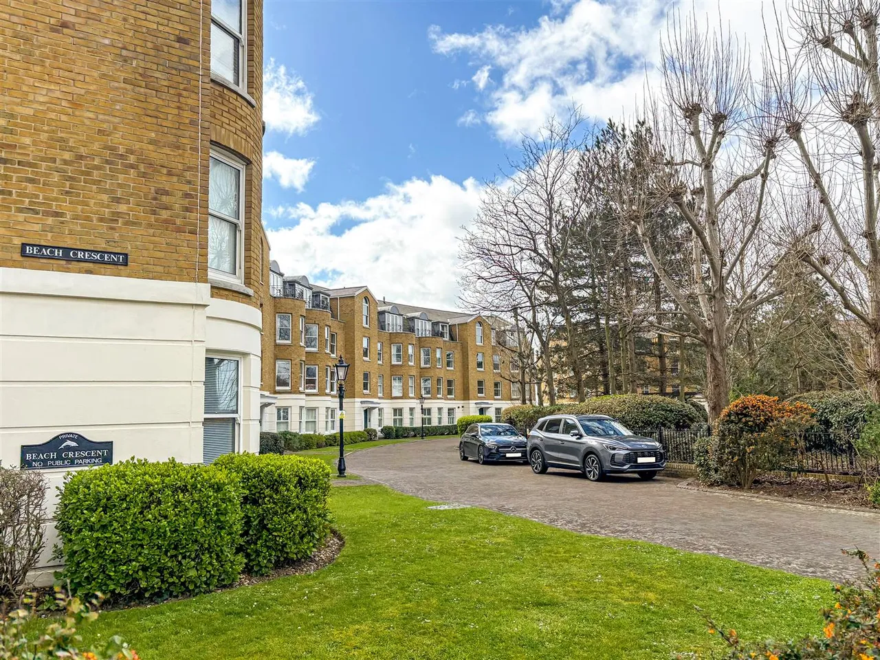 Beach Crescent, Littlehampton, photo 3