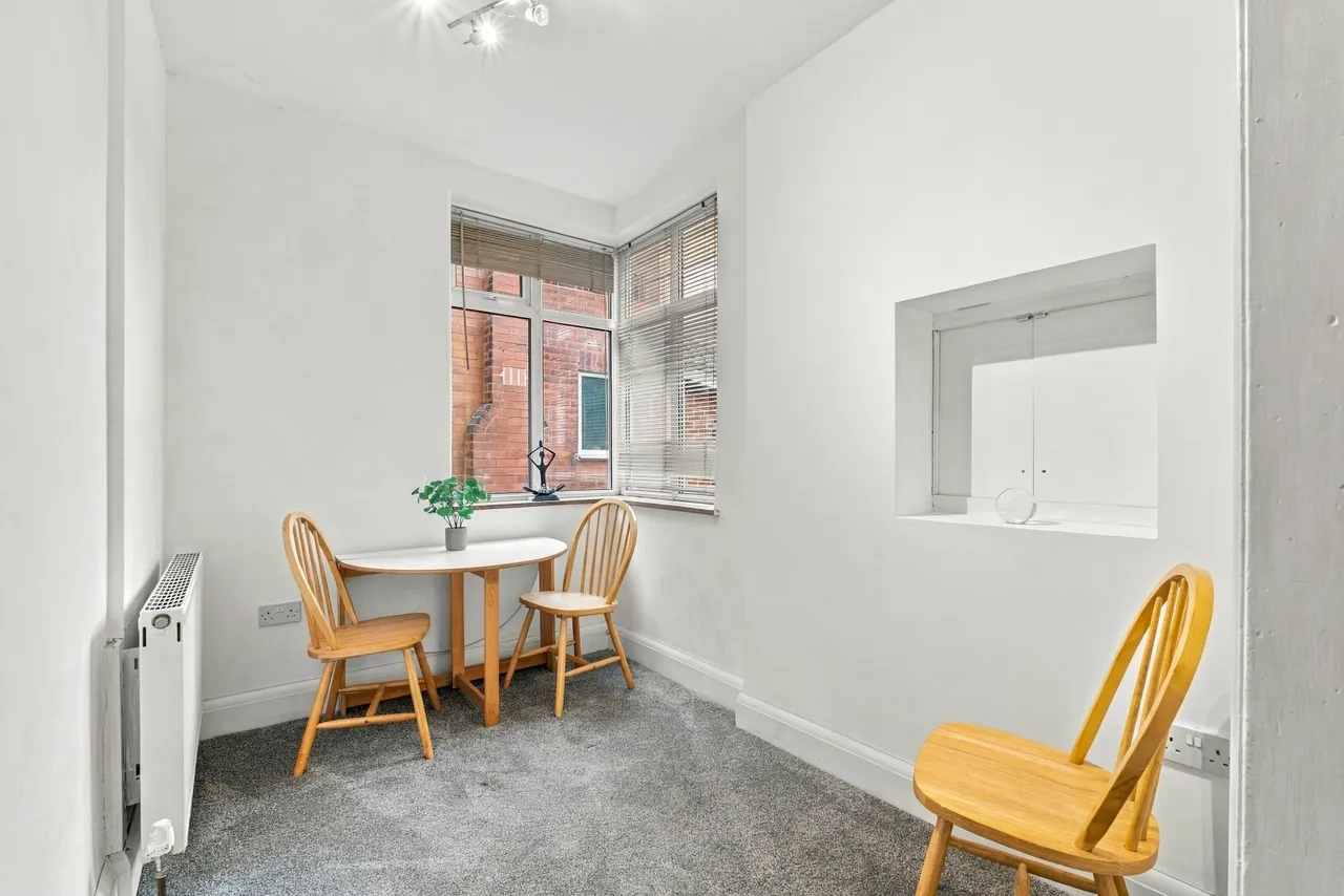 Sandy Meade, Prestwich, M25, photo 8