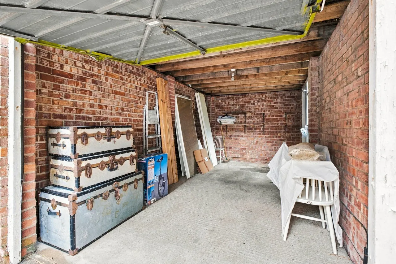 Sandy Meade, Prestwich, M25, photo 20