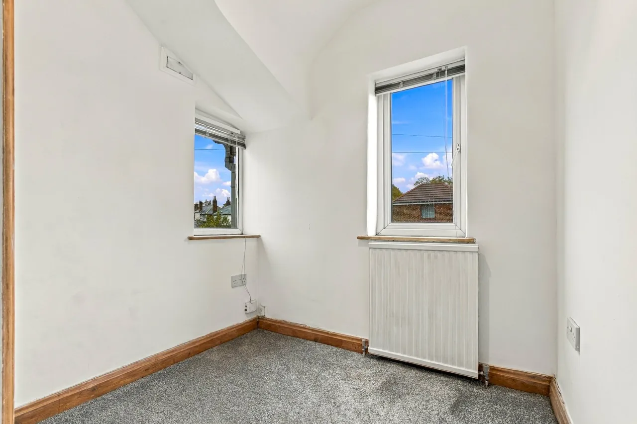 Sandy Meade, Prestwich, M25, photo 15