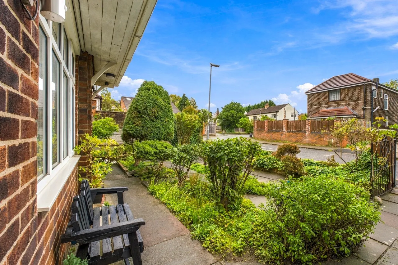 Sandy Meade, Prestwich, M25, photo 22