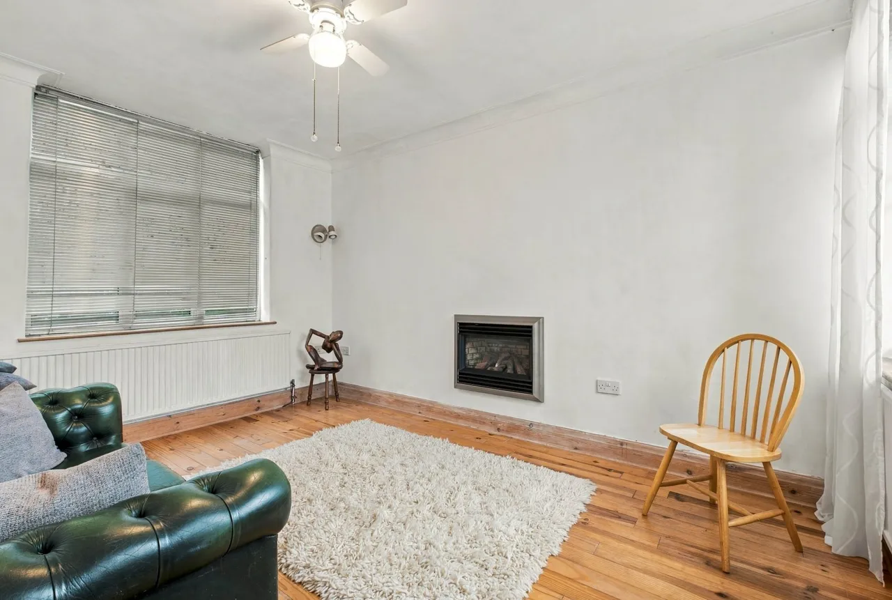 Sandy Meade, Prestwich, M25, photo 2
