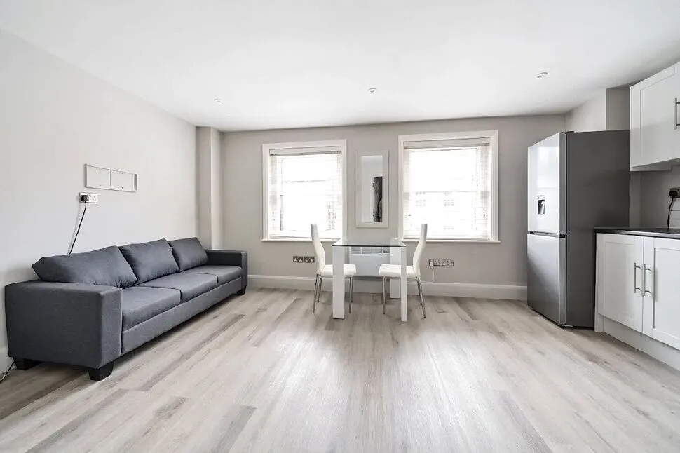 1 bed flat to rent — High Street, Windsor, Windsor and Maidenhead, SL4