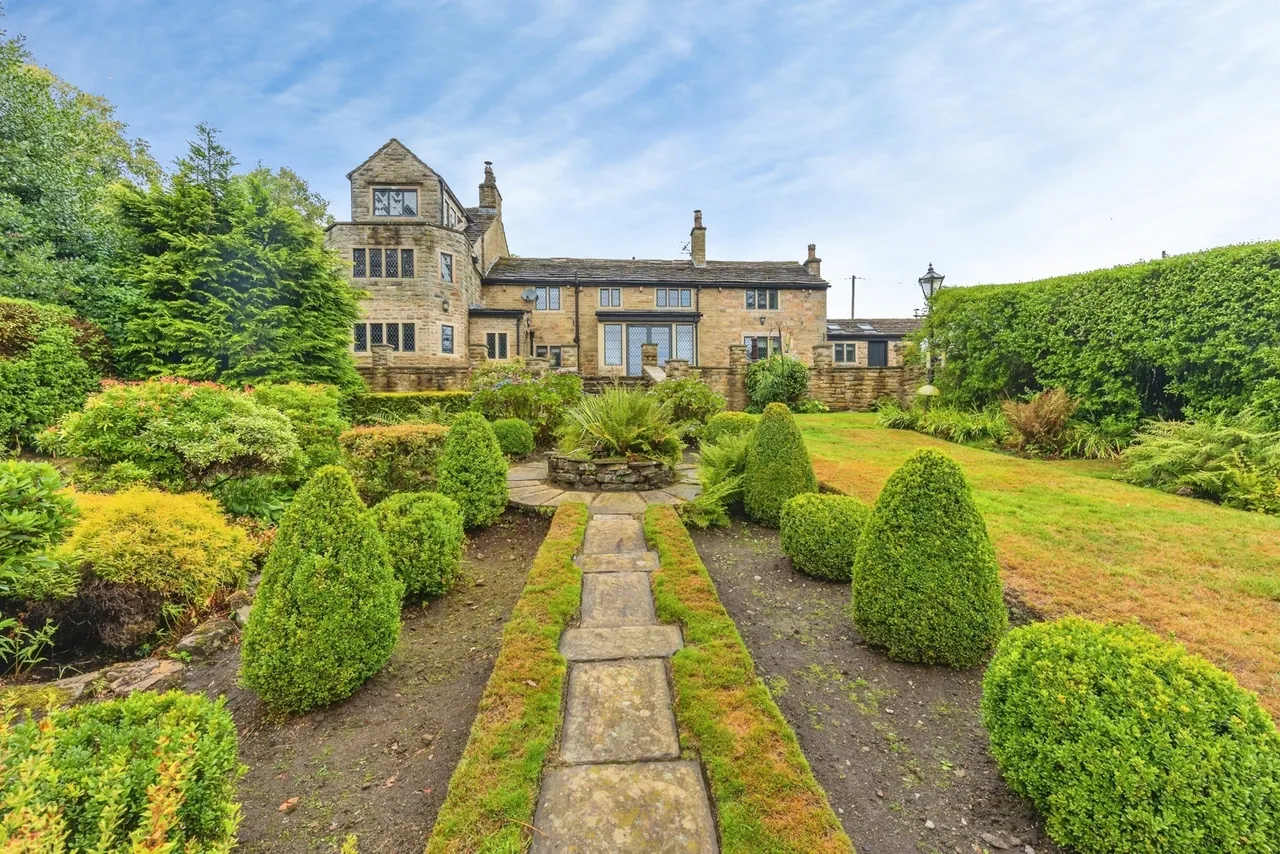 4 bed house for sale — Hobson Moor Road, Mottram, Hyde, Greater Manchester, SK14