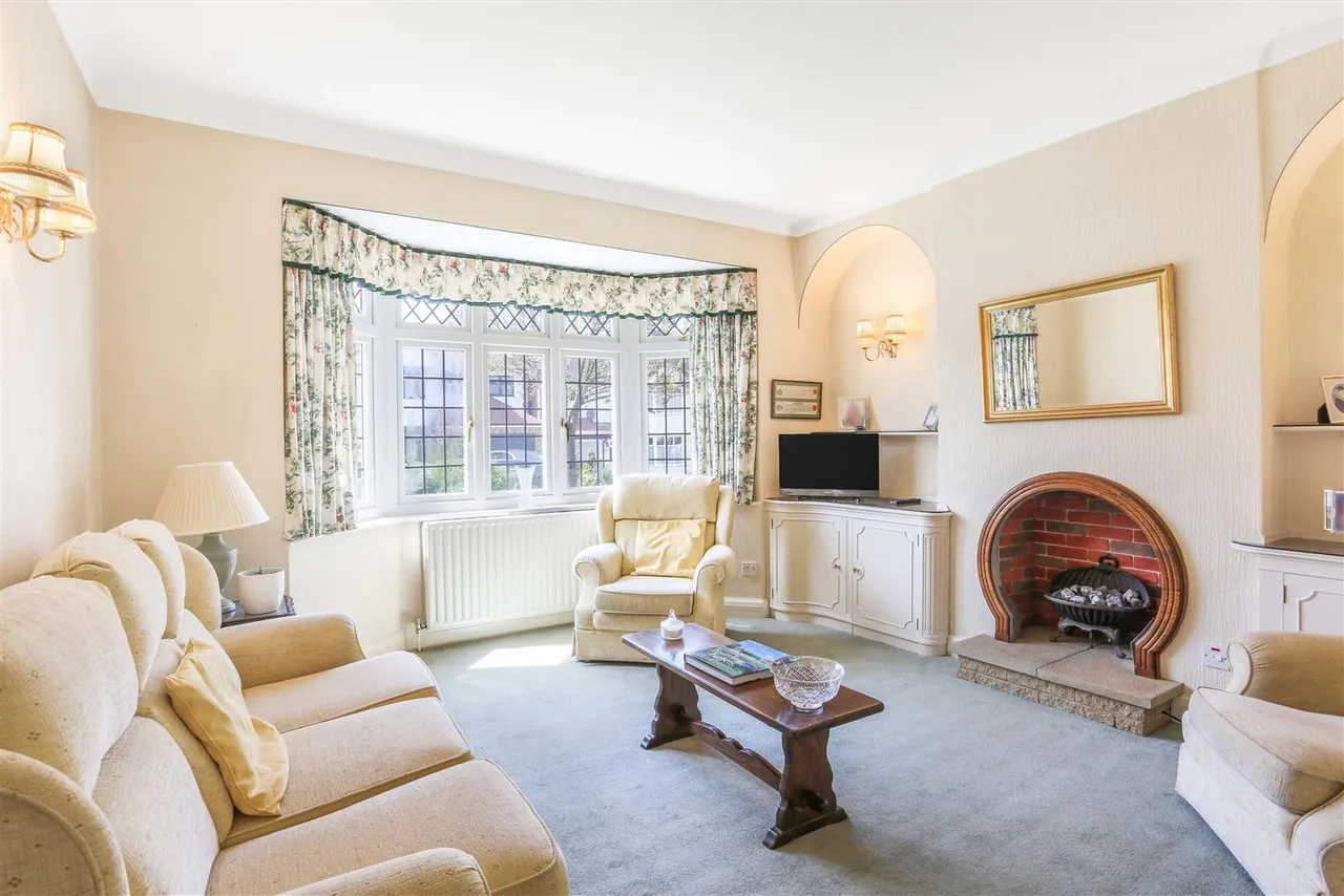 Warnham Court Road, Carshalton, SM5 3ND, photo 2
