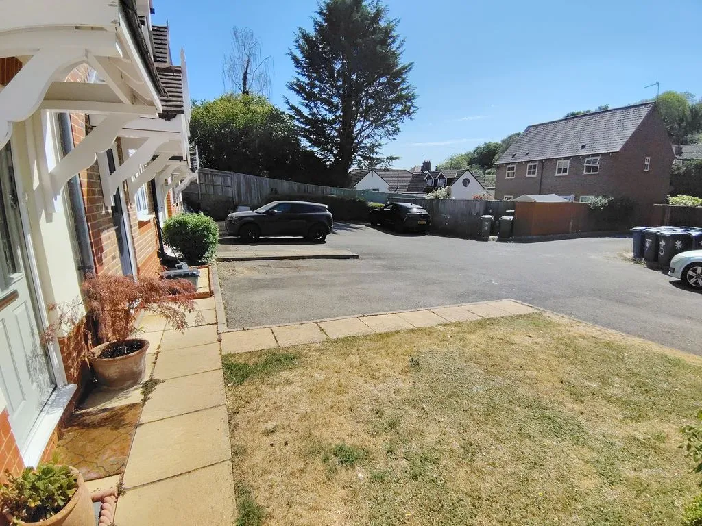 Willowbank, Marlow SL7 3NB, photo 4