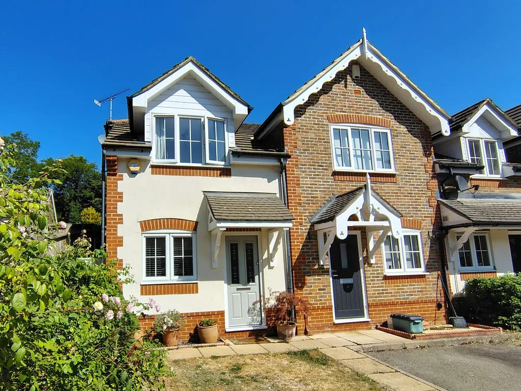 2 bed house for sale — Willowbank, Marlow SL7 3NB