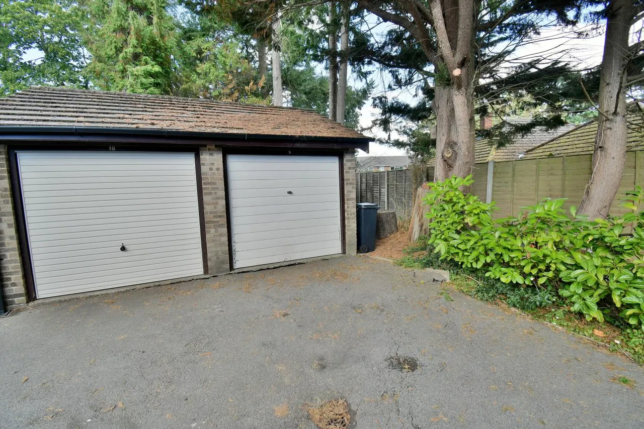 Broomfield Court, BH22, photo 10