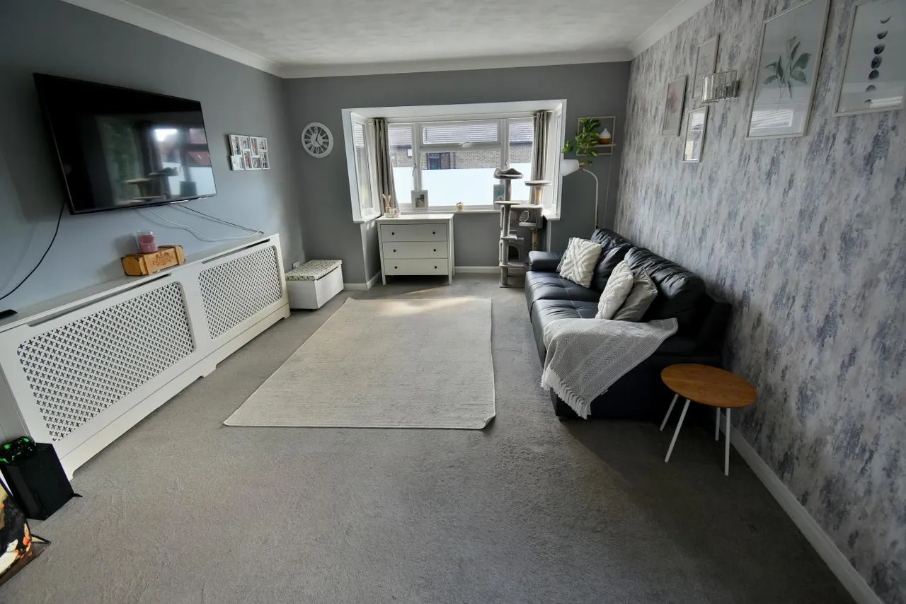 Broomfield Court, BH22, photo 4