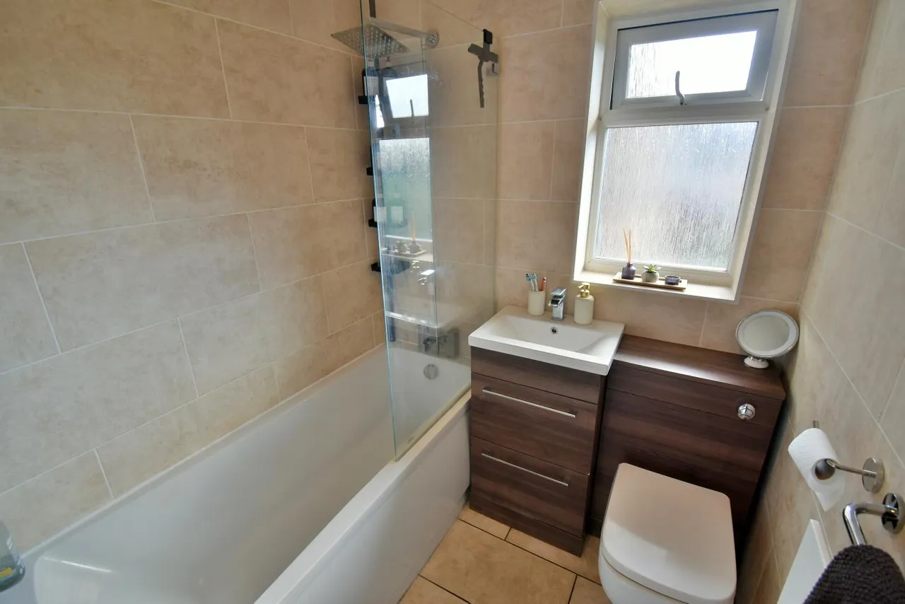 Broomfield Court, BH22, photo 8