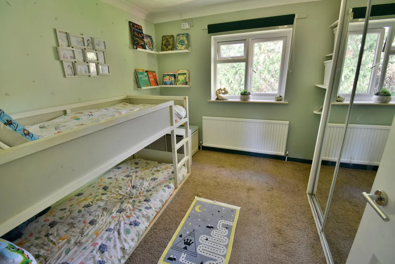 Broomfield Court, BH22, photo 7