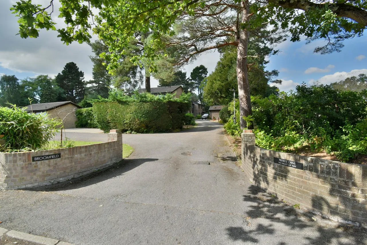 Broomfield Court, BH22, photo 12