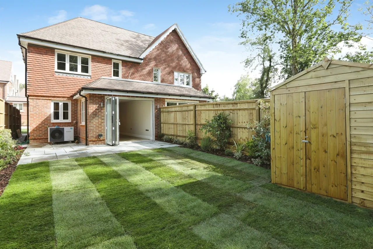Haywards Heath Road, Balcombe, Haywards Heath, photo 5