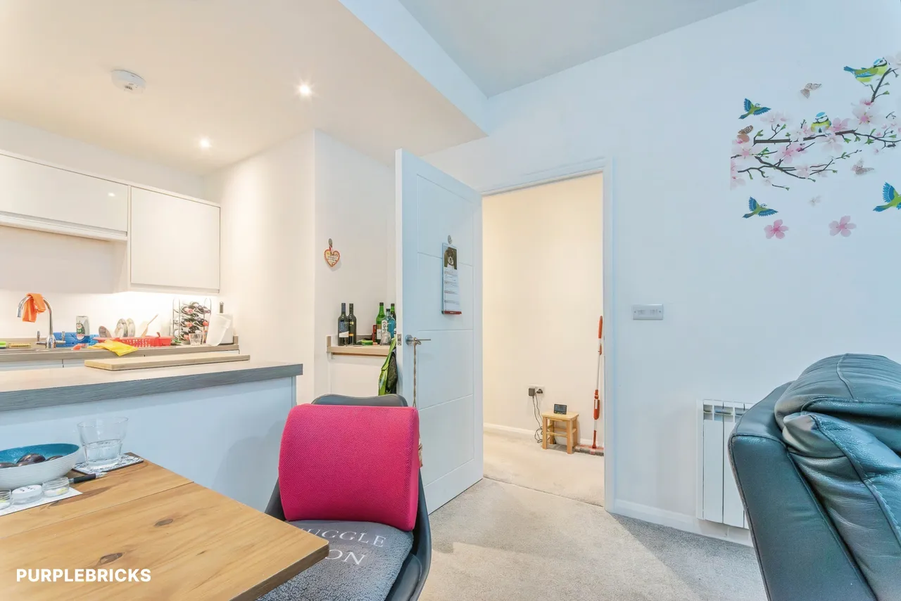 Sir Bernard Lovell Road, Malmesbury, SN16, photo 8