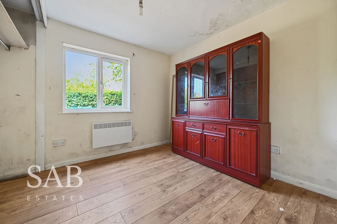 Frensham Close, Southall, UB1, photo 5