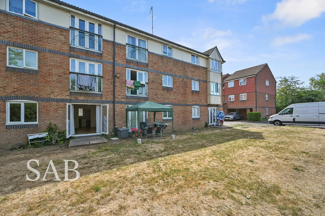 Frensham Close, Southall, UB1, photo 8