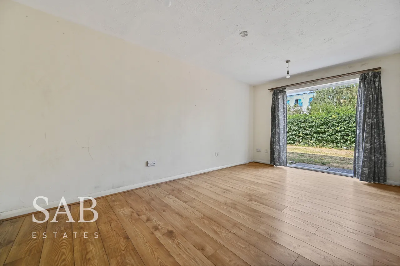 Frensham Close, Southall, UB1, photo 4