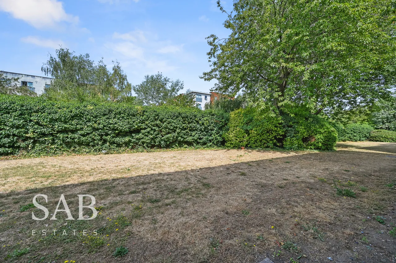 Frensham Close, Southall, UB1, photo 9