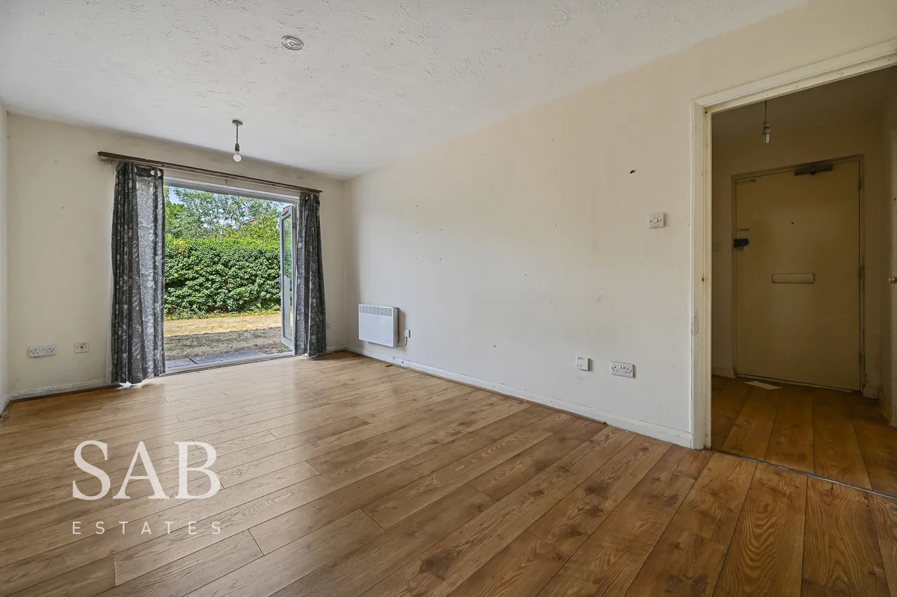 Frensham Close, Southall, UB1, photo 2