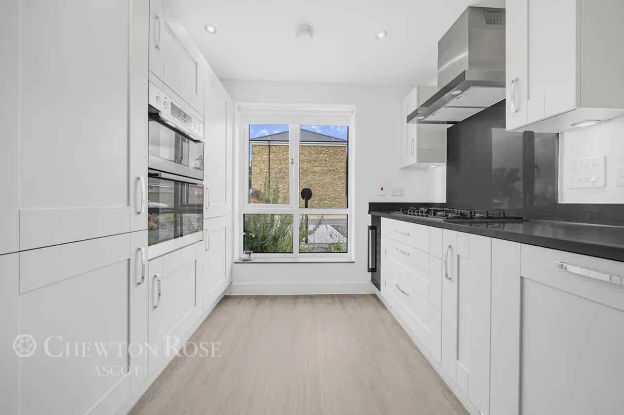 Heatherwood Road, Ascot, photo 3
