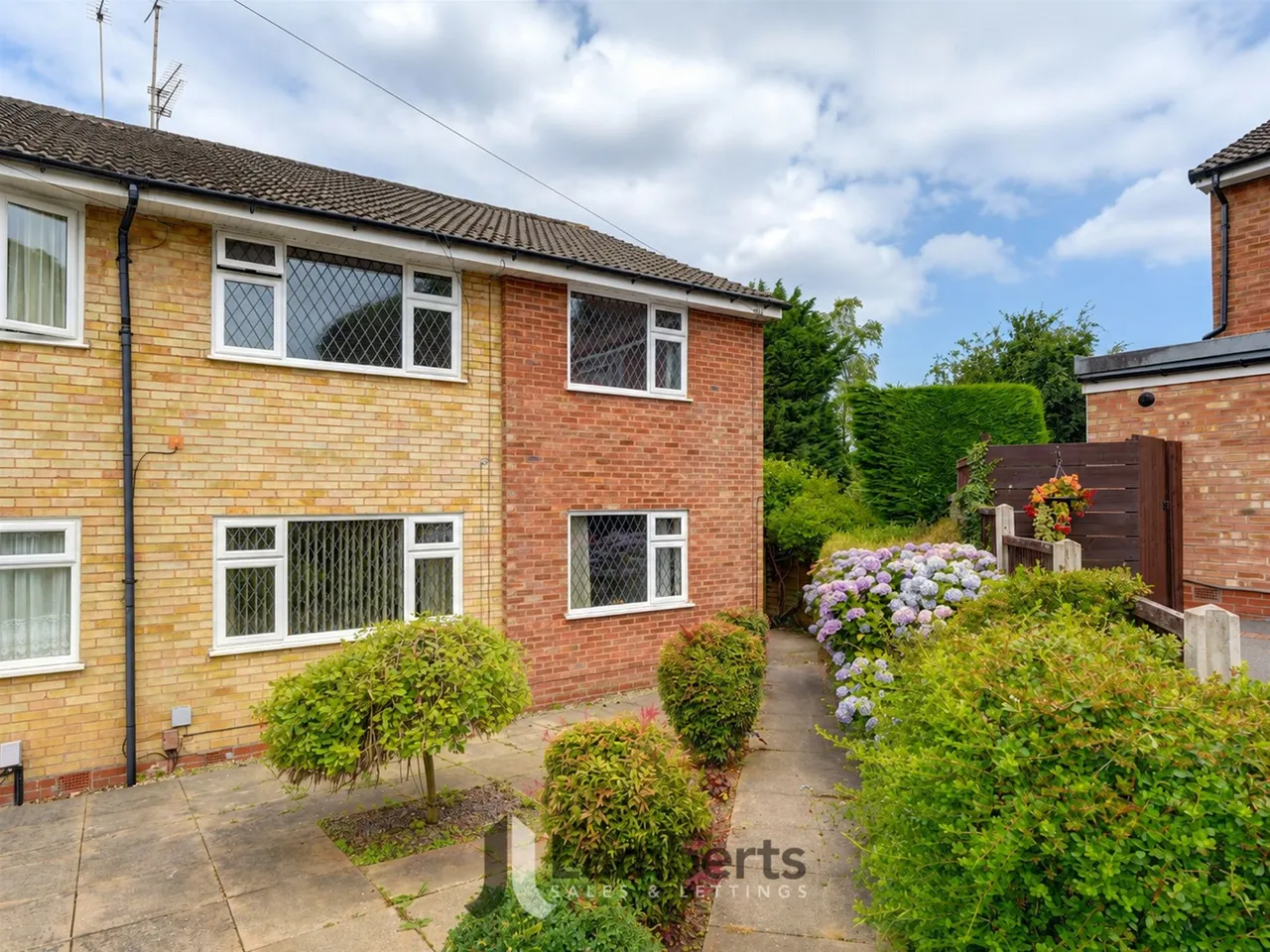2 bed flat for sale — 22 Malfield Avenue, Redditch