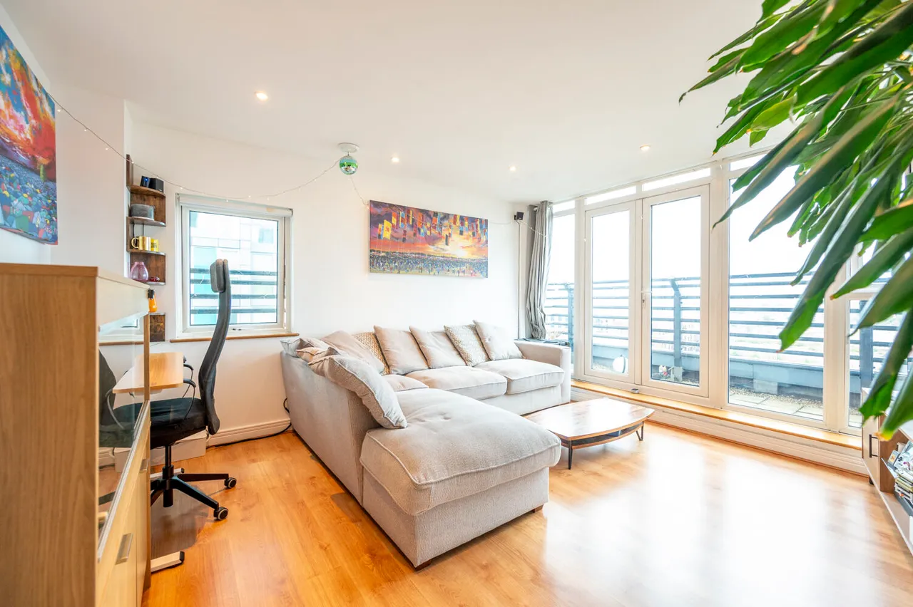 2 bed flat for sale, London, E15