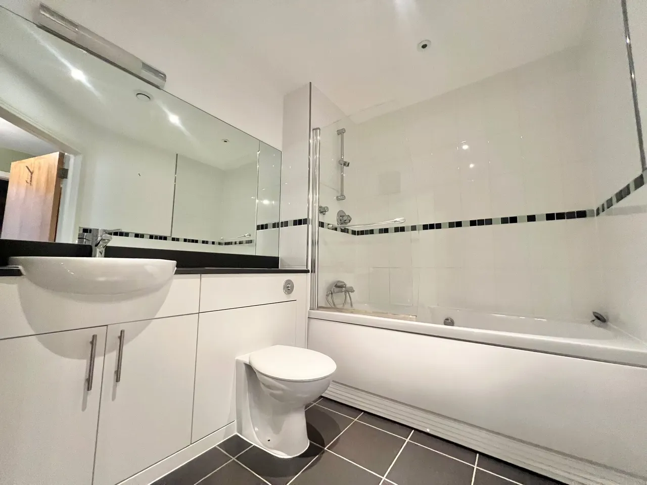 Commercial Street, B1, photo 4
