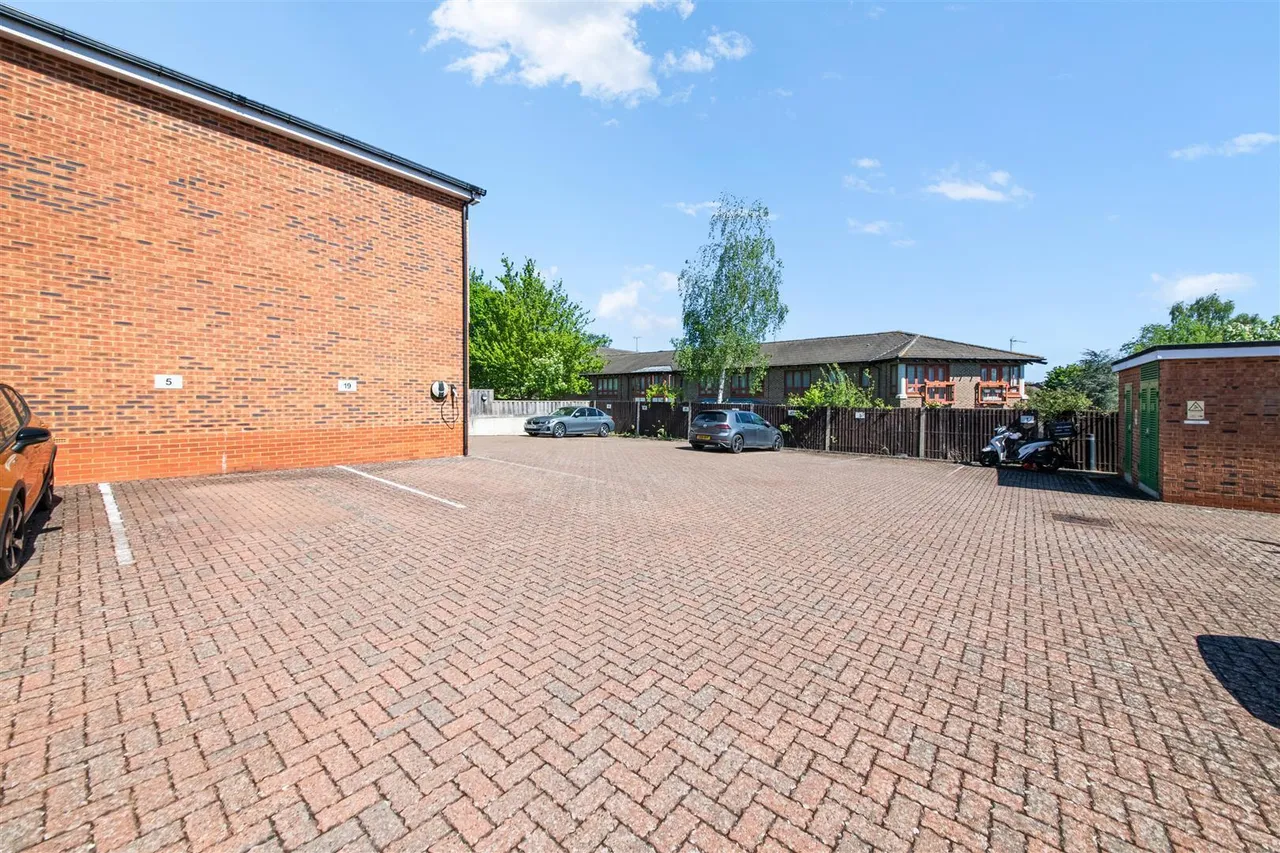 Elliott Avenue, Ruislip, photo 14