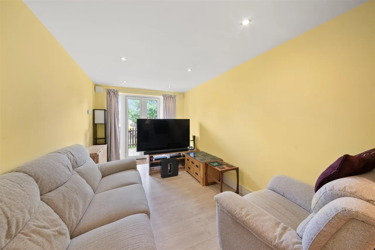 Elliott Avenue, Ruislip, photo 3