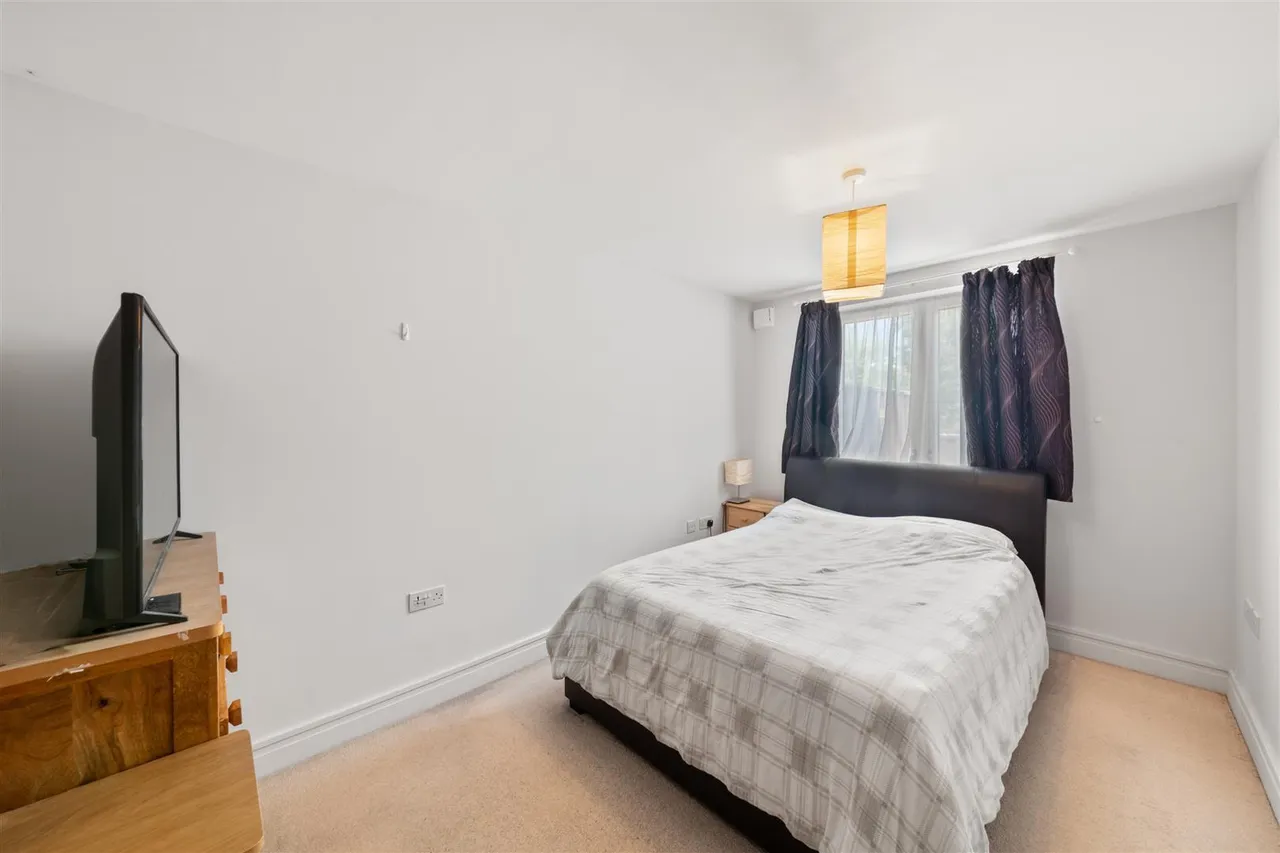 Elliott Avenue, Ruislip, photo 7