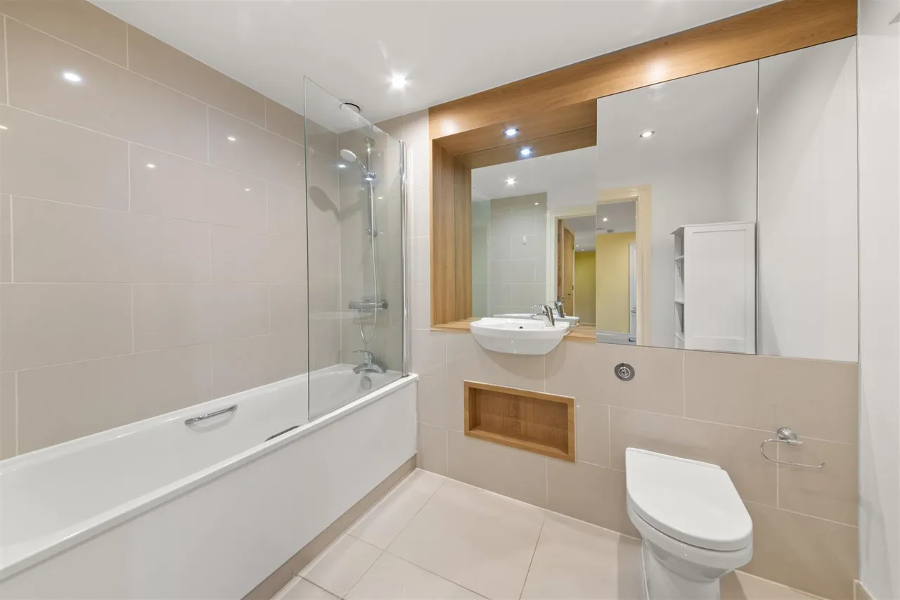 Elliott Avenue, Ruislip, photo 9