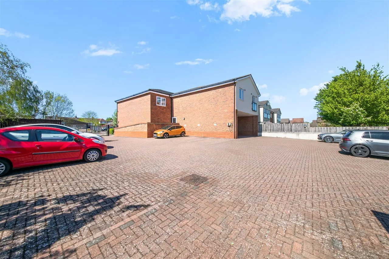 Elliott Avenue, Ruislip, photo 15