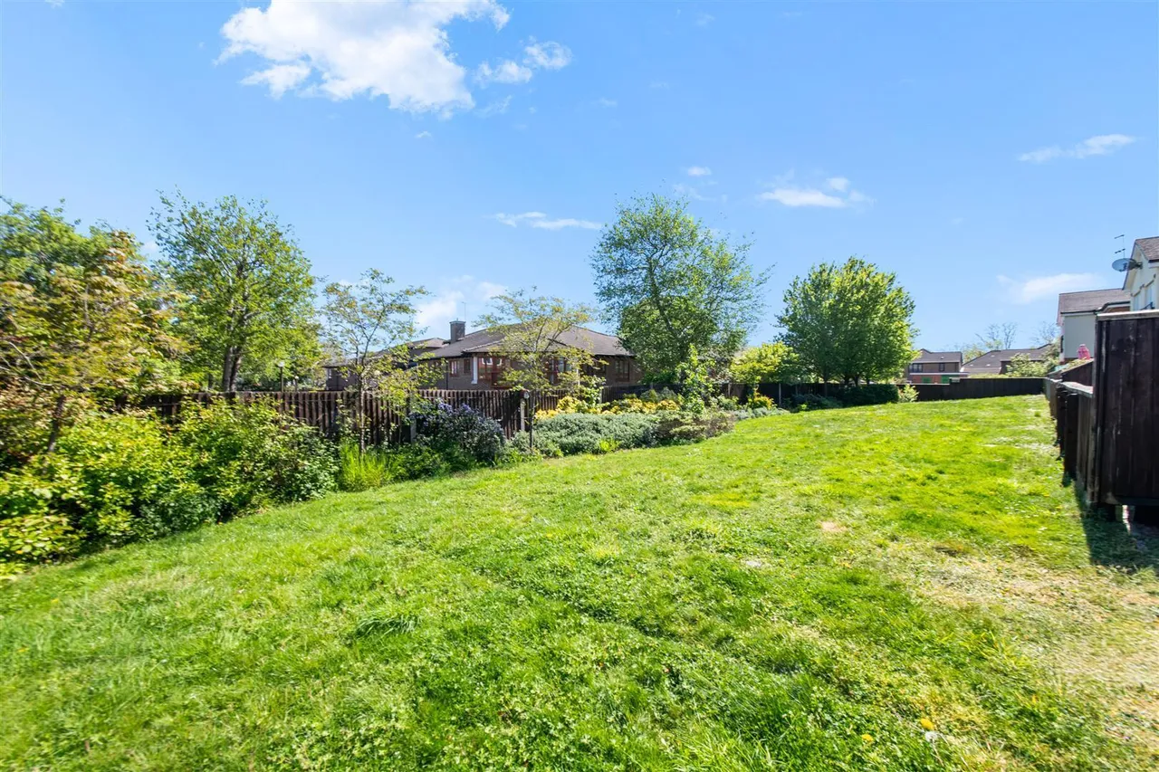Elliott Avenue, Ruislip, photo 16