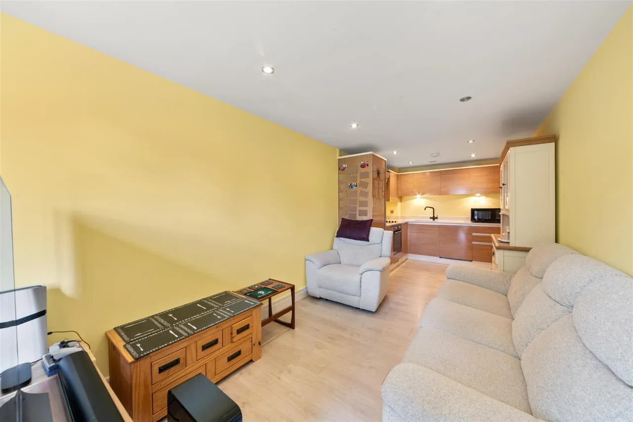 Elliott Avenue, Ruislip, photo 4