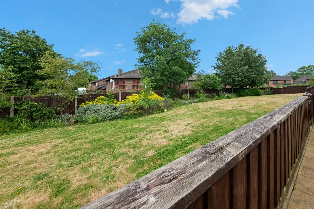 Elliott Avenue, Ruislip, photo 12