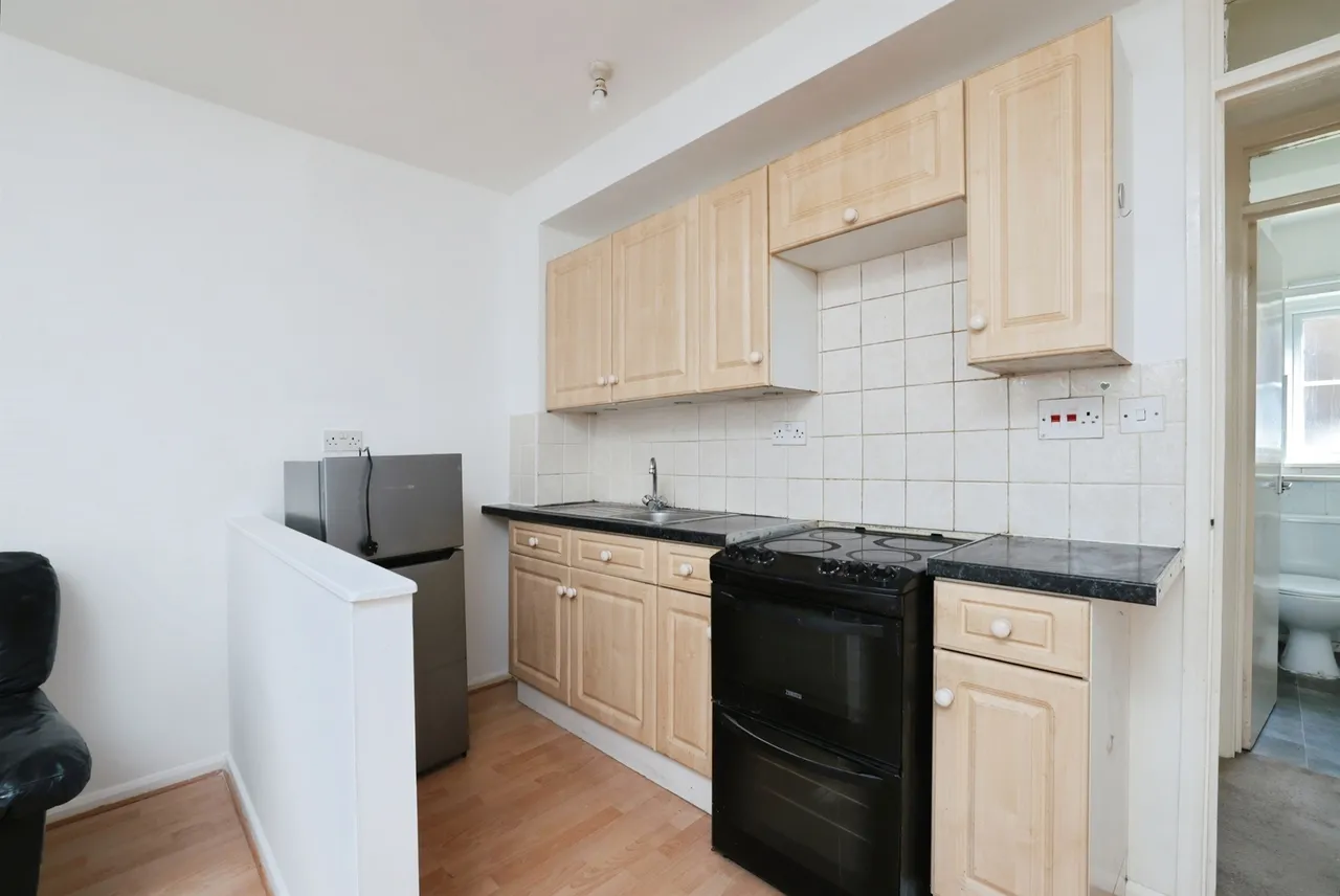 Queens Avenue, Watford, photo 6