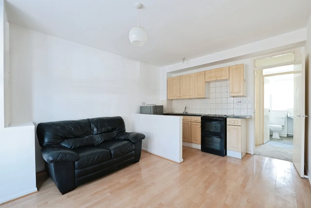 Queens Avenue, Watford, photo 3