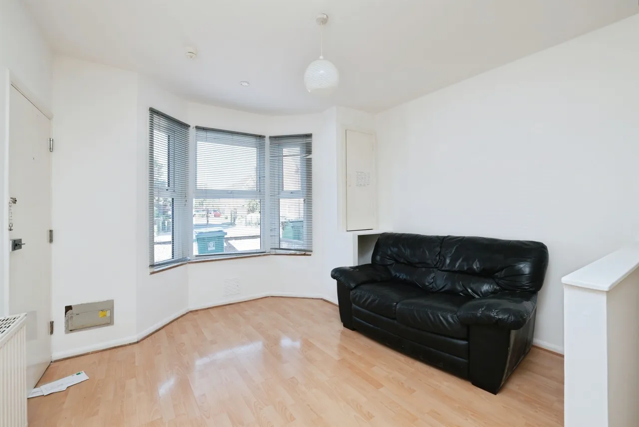 Queens Avenue, Watford, photo 4
