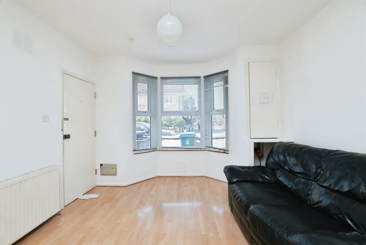 Queens Avenue, Watford, photo 5
