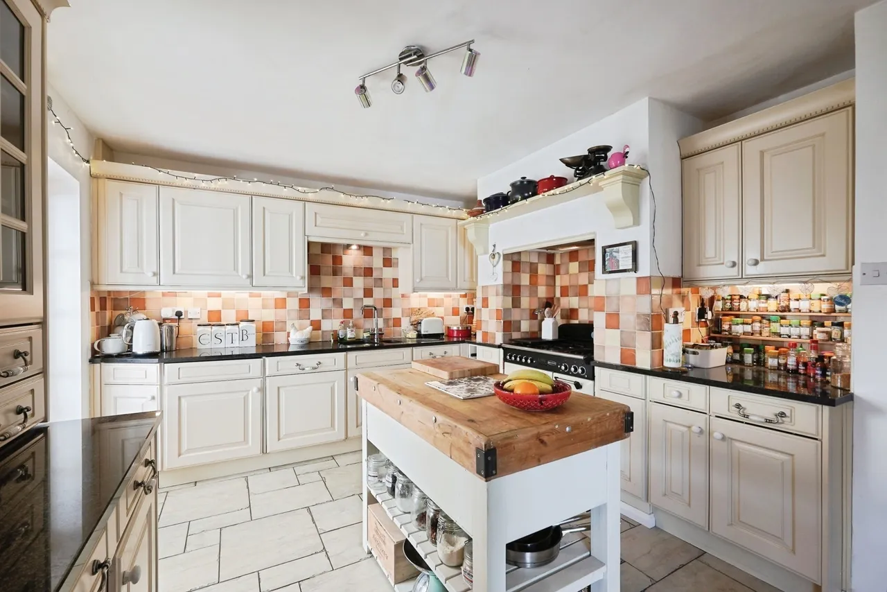 Bewsbury Cross Lane, Whitfield, Dover, Kent, CT16, photo 2