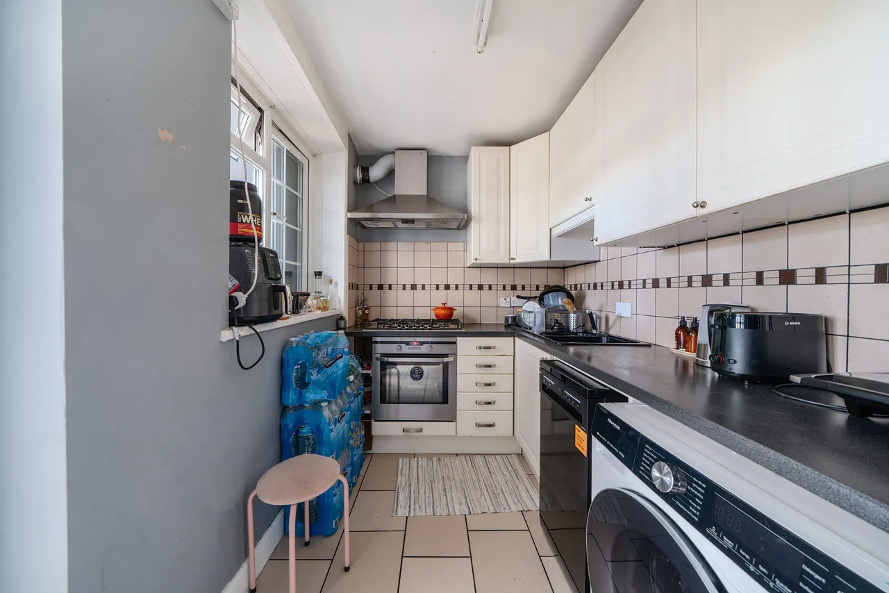20 Westcott Crescent, London, photo 4