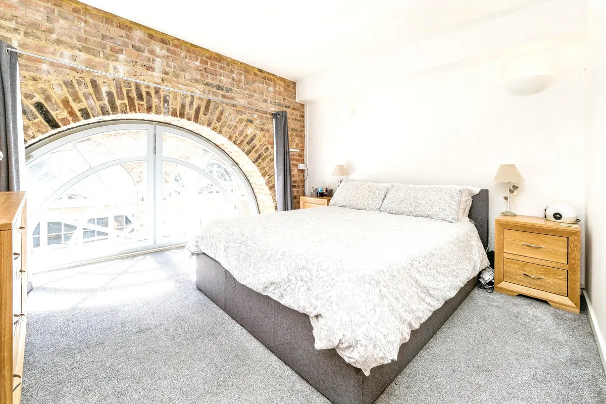 2 bed flat for sale, Romford, RM2