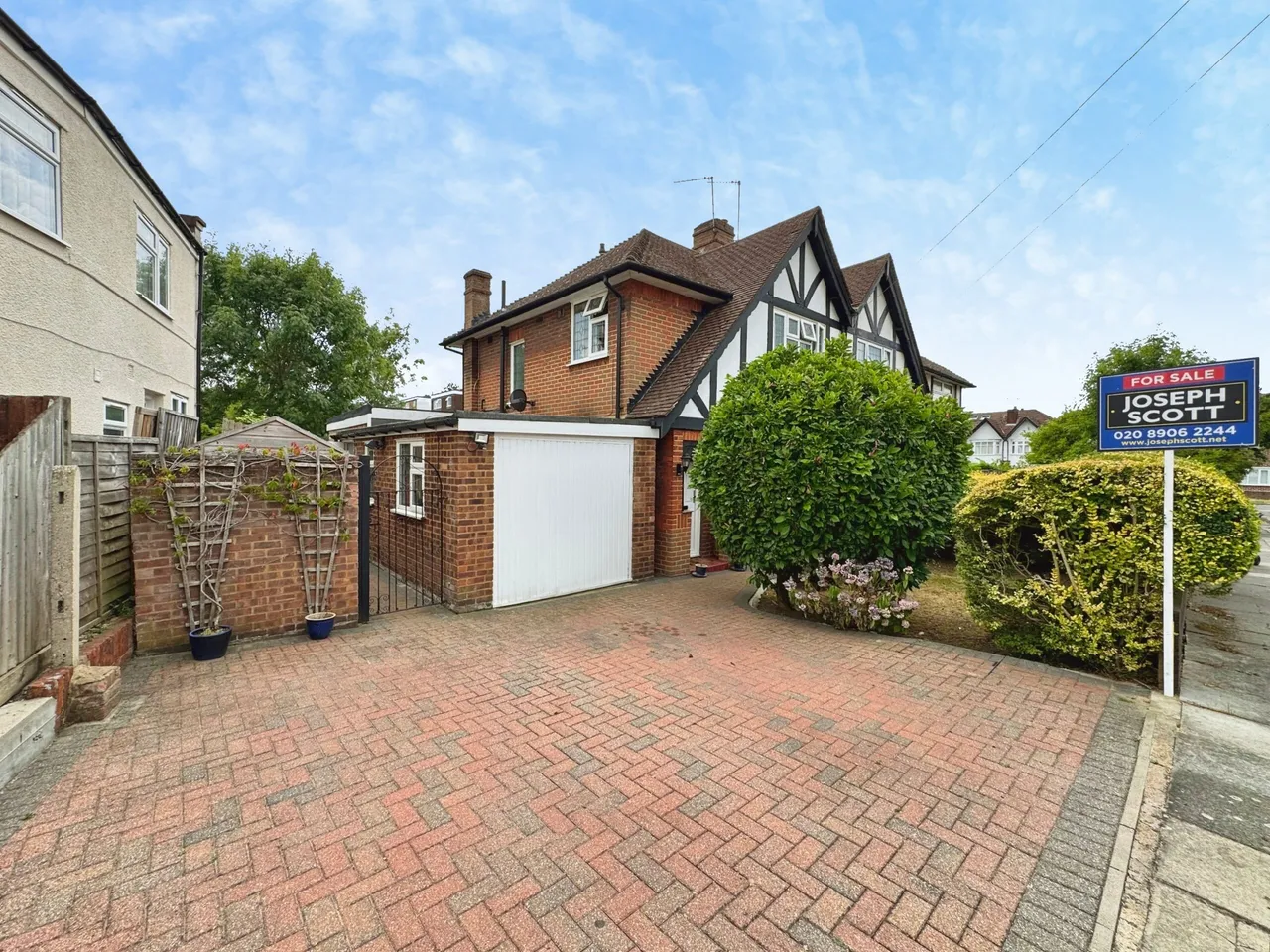 3 bed house for sale, Morley Crescent, Edgware, HA8
