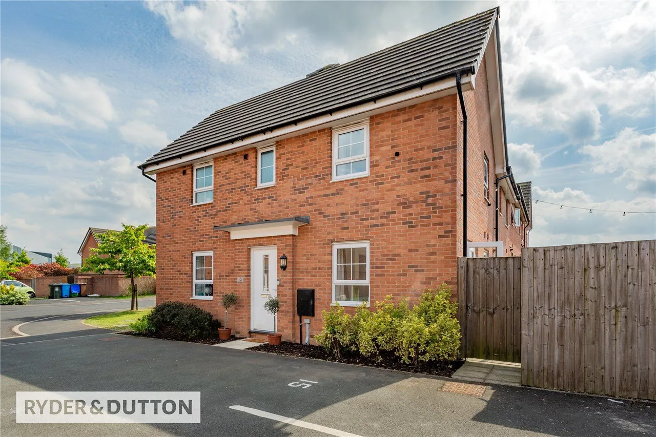 Wallis Avenue, Kingsway Village, OL16, photo 2
