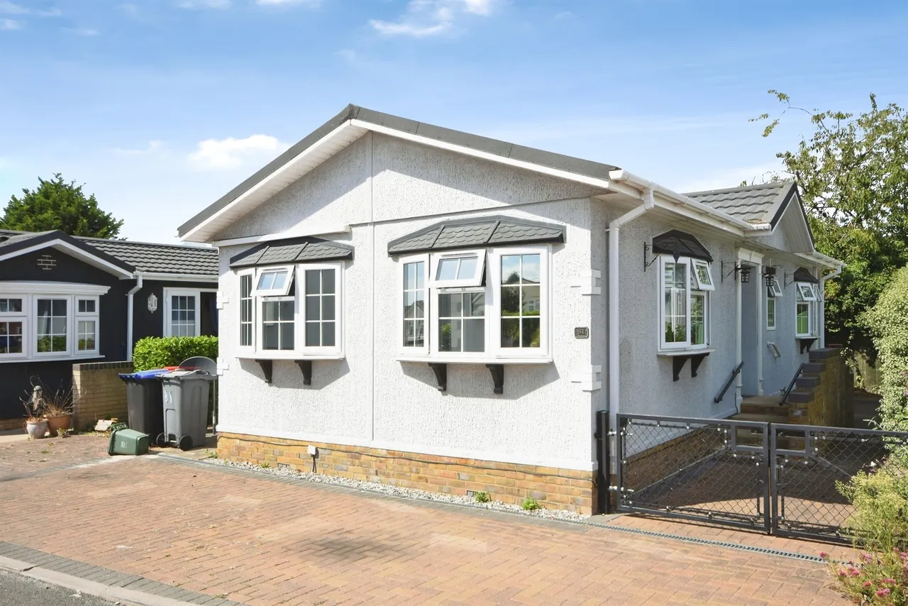 2 bed park home for sale, Coggeshall Road, Braintree, CM7