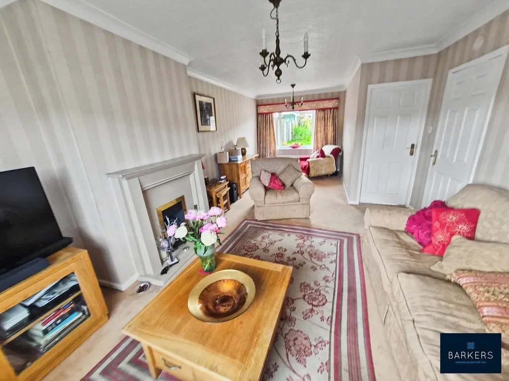 Swincliffe Crescent, Gomersal BD19 4BD, photo 2