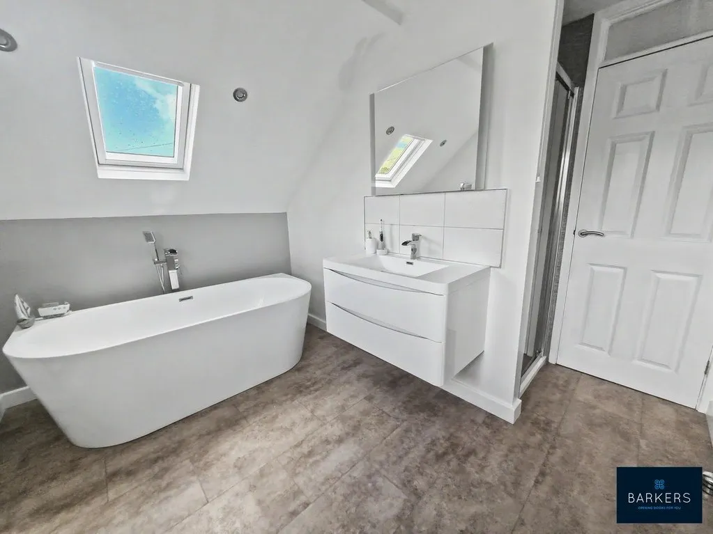 Swincliffe Crescent, Gomersal BD19 4BD, photo 14