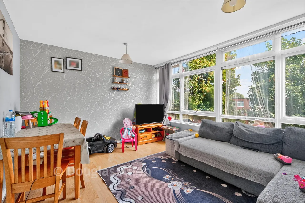 Chelmsford Road, South Woodford, E18, photo 3